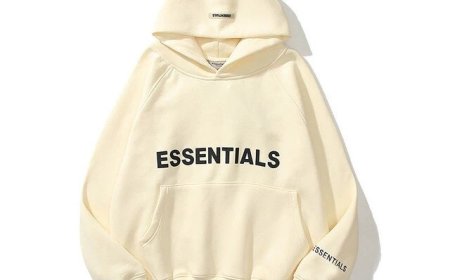 Blending Warmth and Street Style—Essential Hoodie in Canada