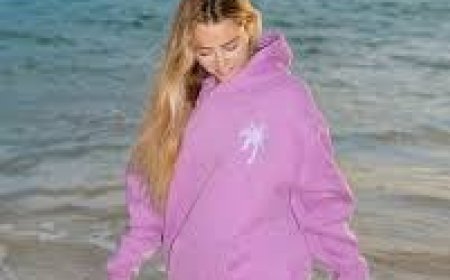 Pink Palm Puff Meets Adwysd Joggers in Iconic Street Style Outfits