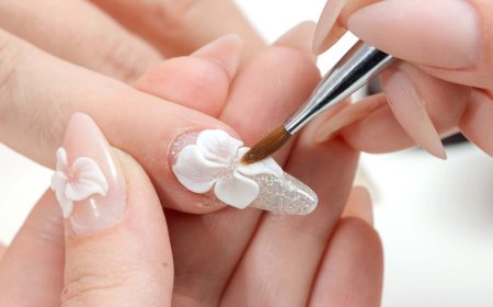 Manicure or Pedicure? Choosing the Right Service at a Nail Salon