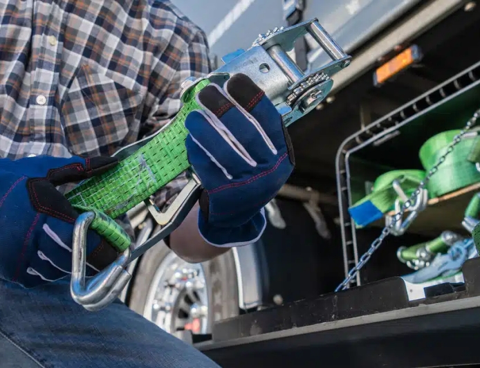 Choosing the Right Logistic Straps to Safeguard Your Load