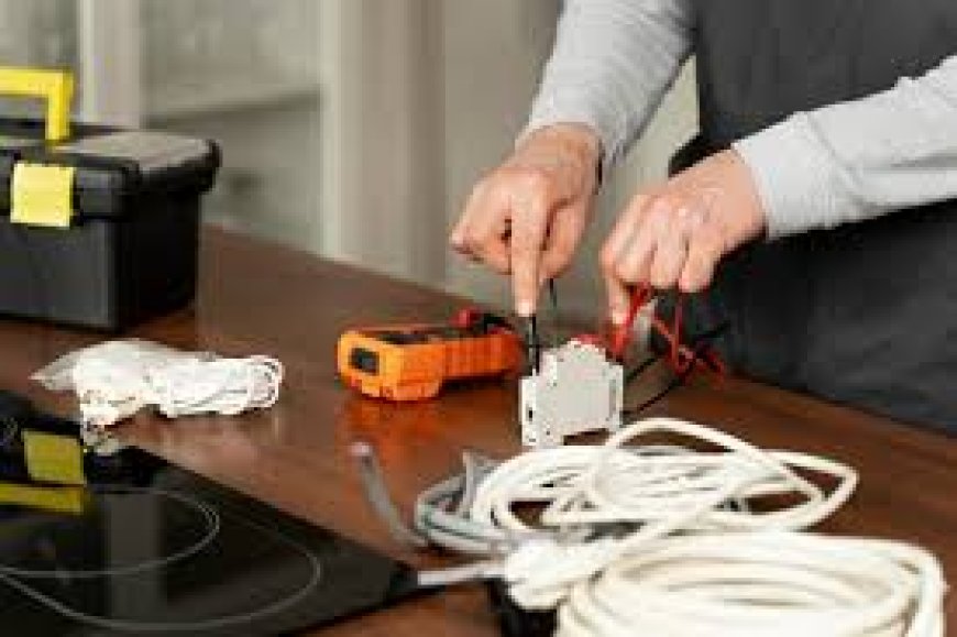 Emergency Electricians Stirling: 5 Signs You Shouldn’t Wait to Call