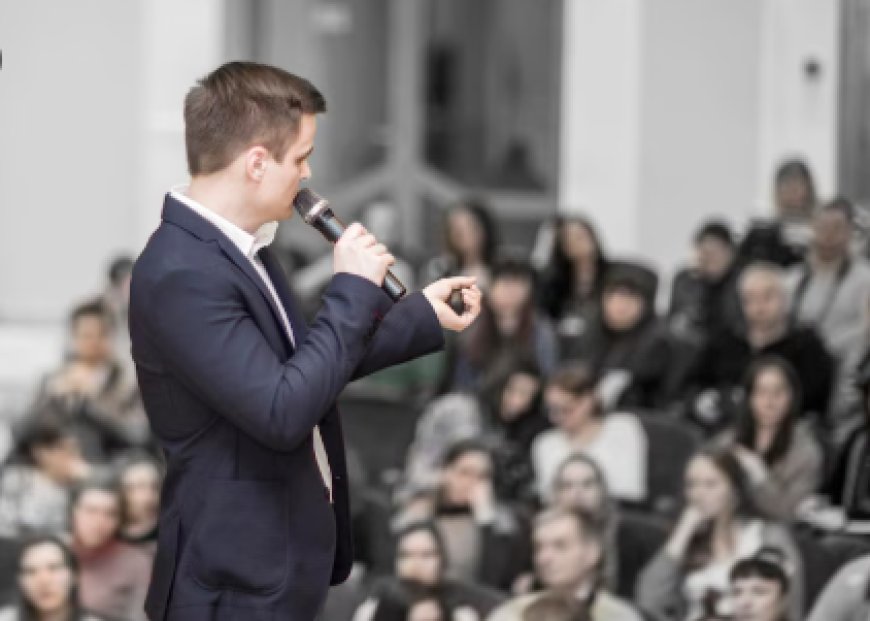 How Public Speaking Training Builds Confidence for Client Meetings in Singapore?